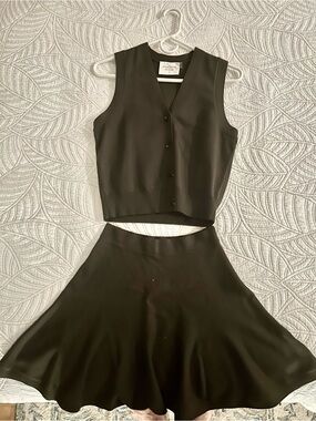 Tuckernuck olive green knit Skirt & Button-Front knit Vest Set